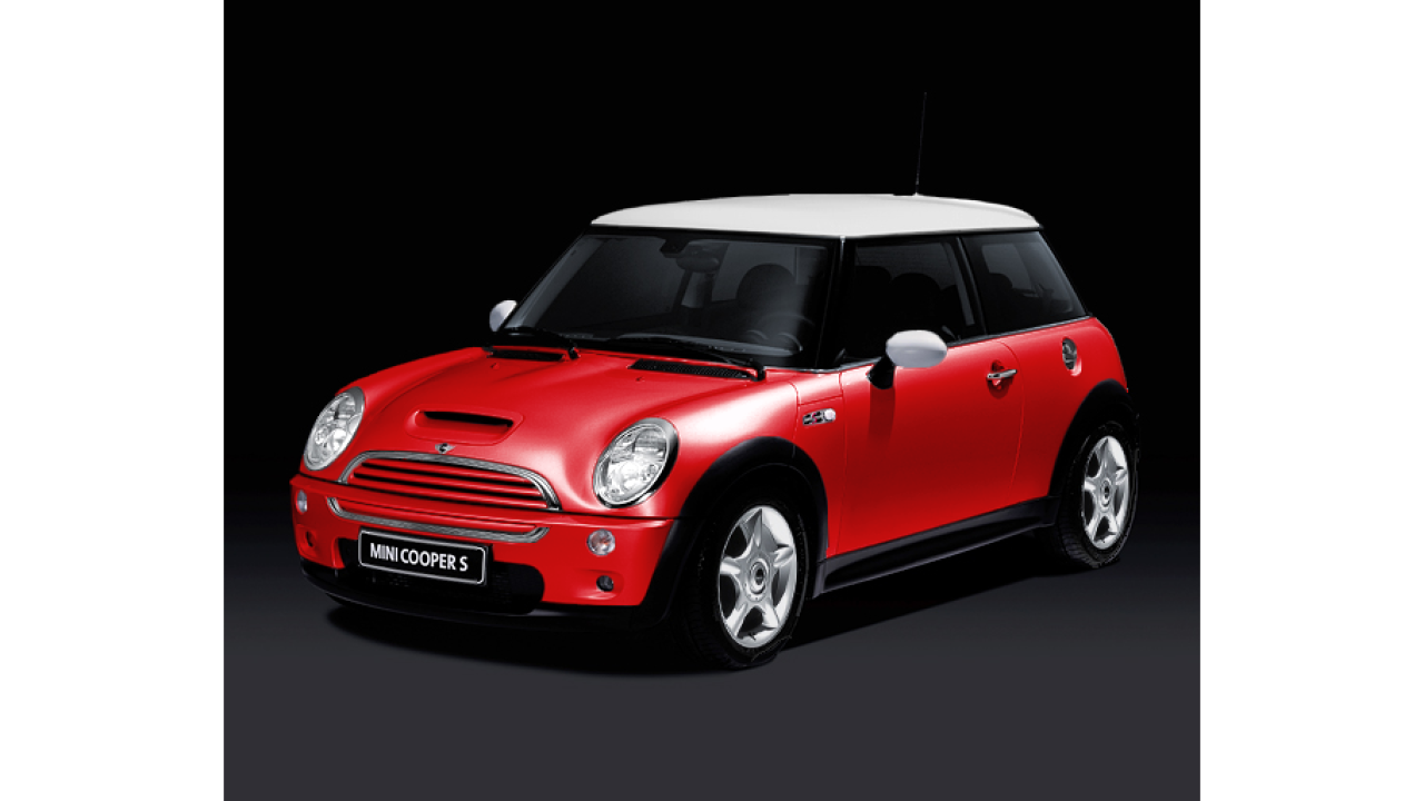 Exterior of BMW MINI COOPER S (R53), VIN WMWRE320X0TC66583