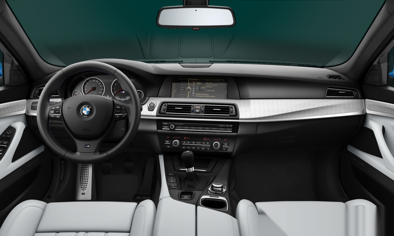 Interior of BMW M5 (F10 (M5)), VIN WBSFV9C54DD095838