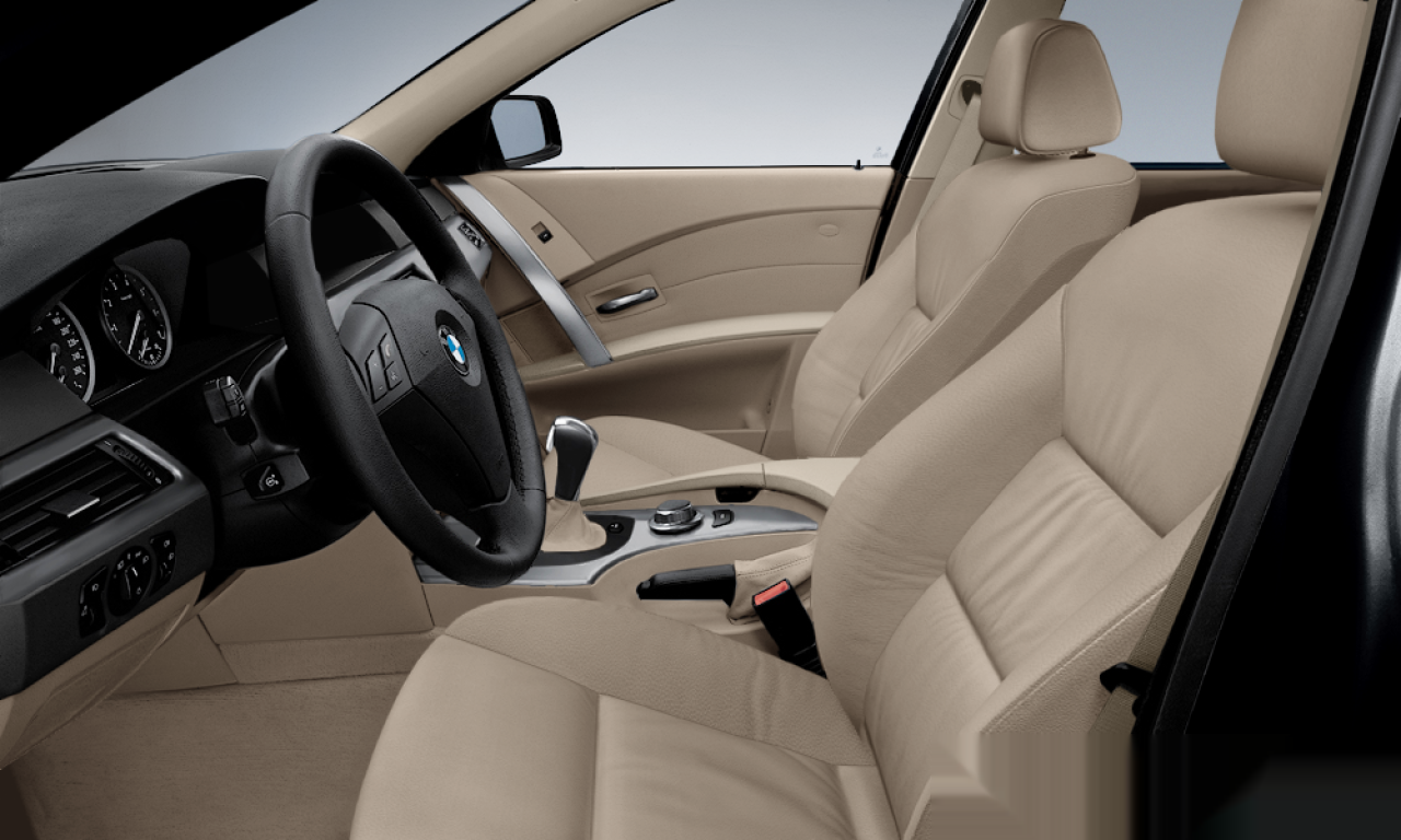 Interior of BMW 523i (E60), VIN WBANE31020B956556