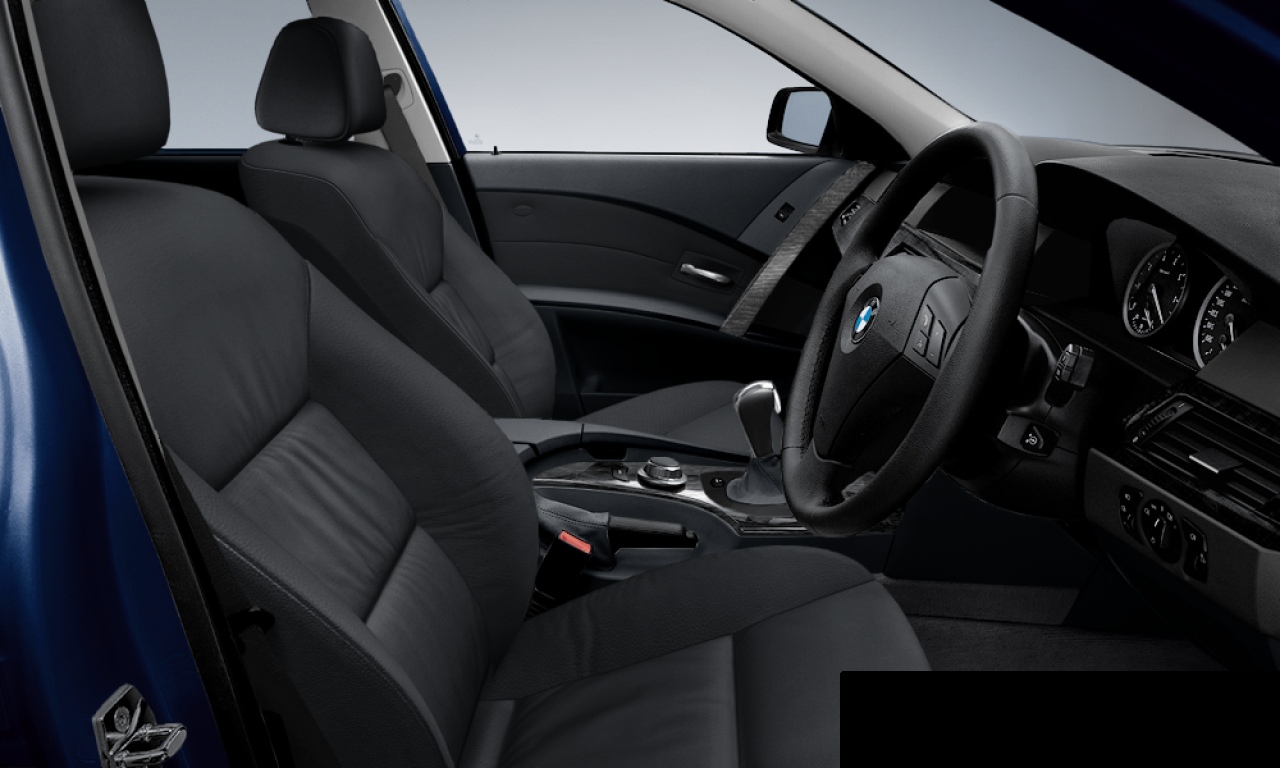 Interior of BMW 545i (E60), VIN WBANB32020B360516