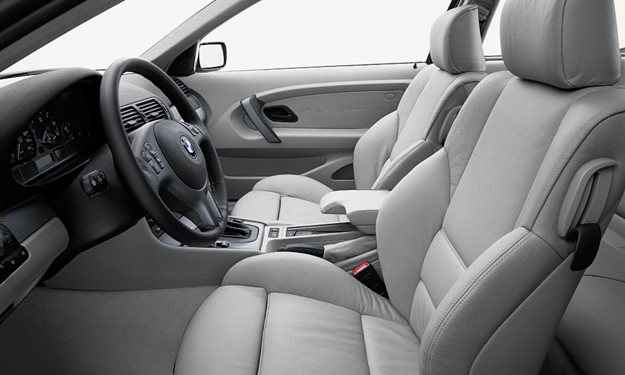Interior of BMW 316ti (E46 (5)), VIN WBAAT51050FW15015