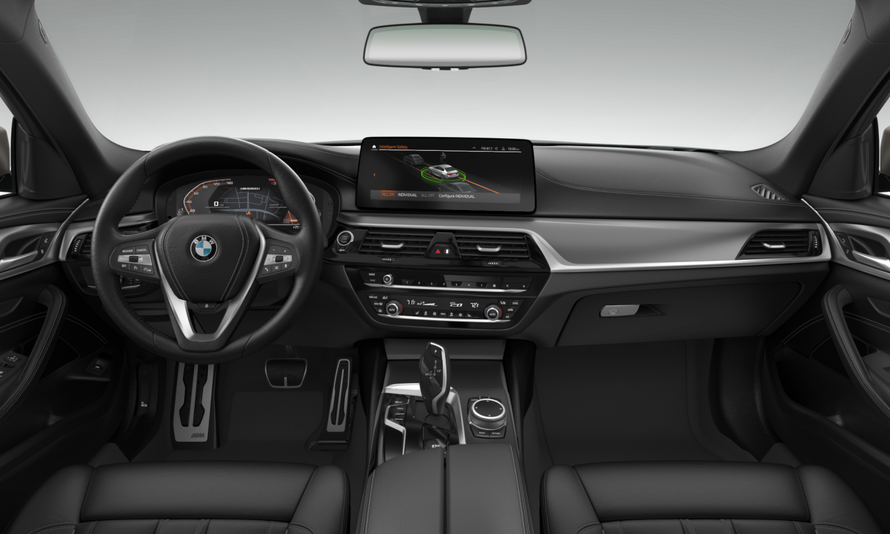 Interior of BMW M550i xDrive (G30 (MUE)), VIN WBA13BK00NCL02511