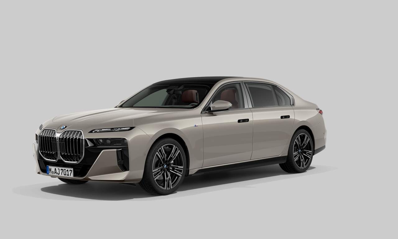 Exterior of BMW 740i (Sedan (4 Doors)), VIN WBA21EH04PCN17962