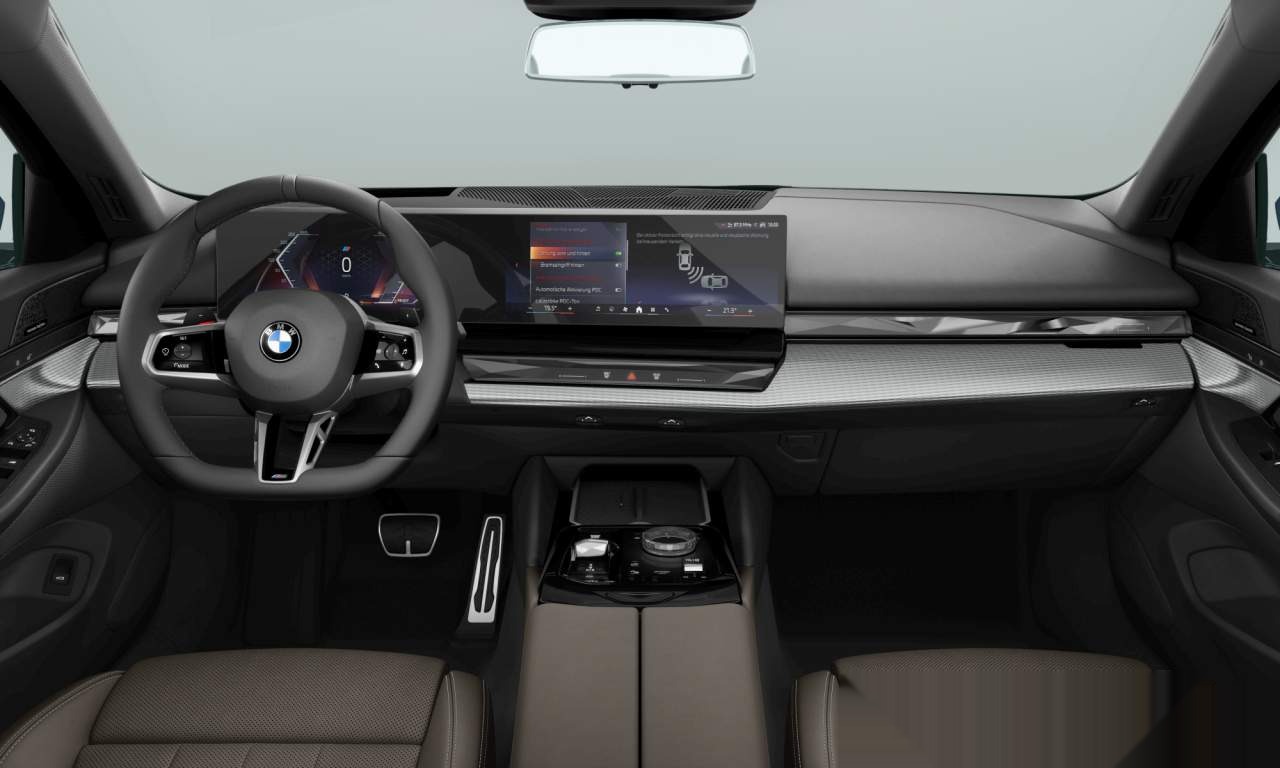 Interior of BMW 520i (Sedan (4 Doors)), VIN WBA31FJ07SCT32916