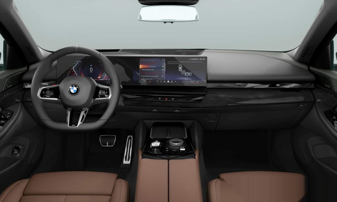 Interior of BMW 530i xDrive (Sedan (4 Doors)), VIN WBA51FJ01TCX85228