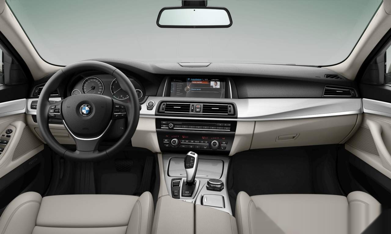 Interior of BMW 530d xDrive (Touring (5 Doors)), VIN WBA5K31020D924753