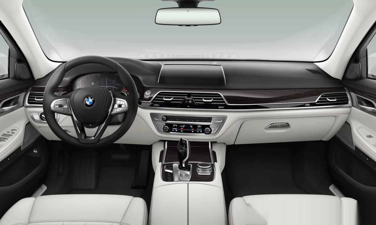 Interior of BMW 740Li xDrive (Sedan (4 Doors)), VIN WBA7T4C05MCG03958