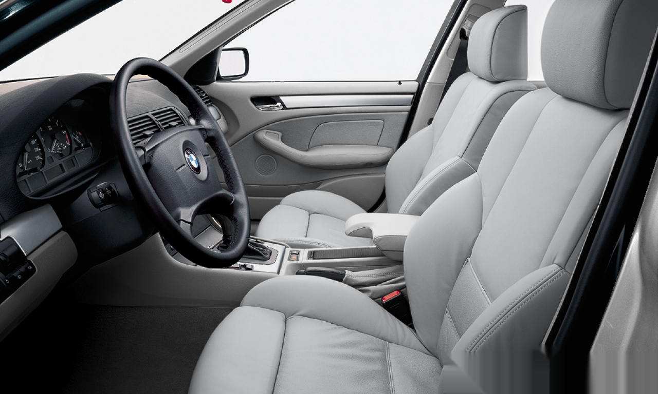 Interior of BMW 320I (E46 (4)), VIN WBAAM11040JM89927