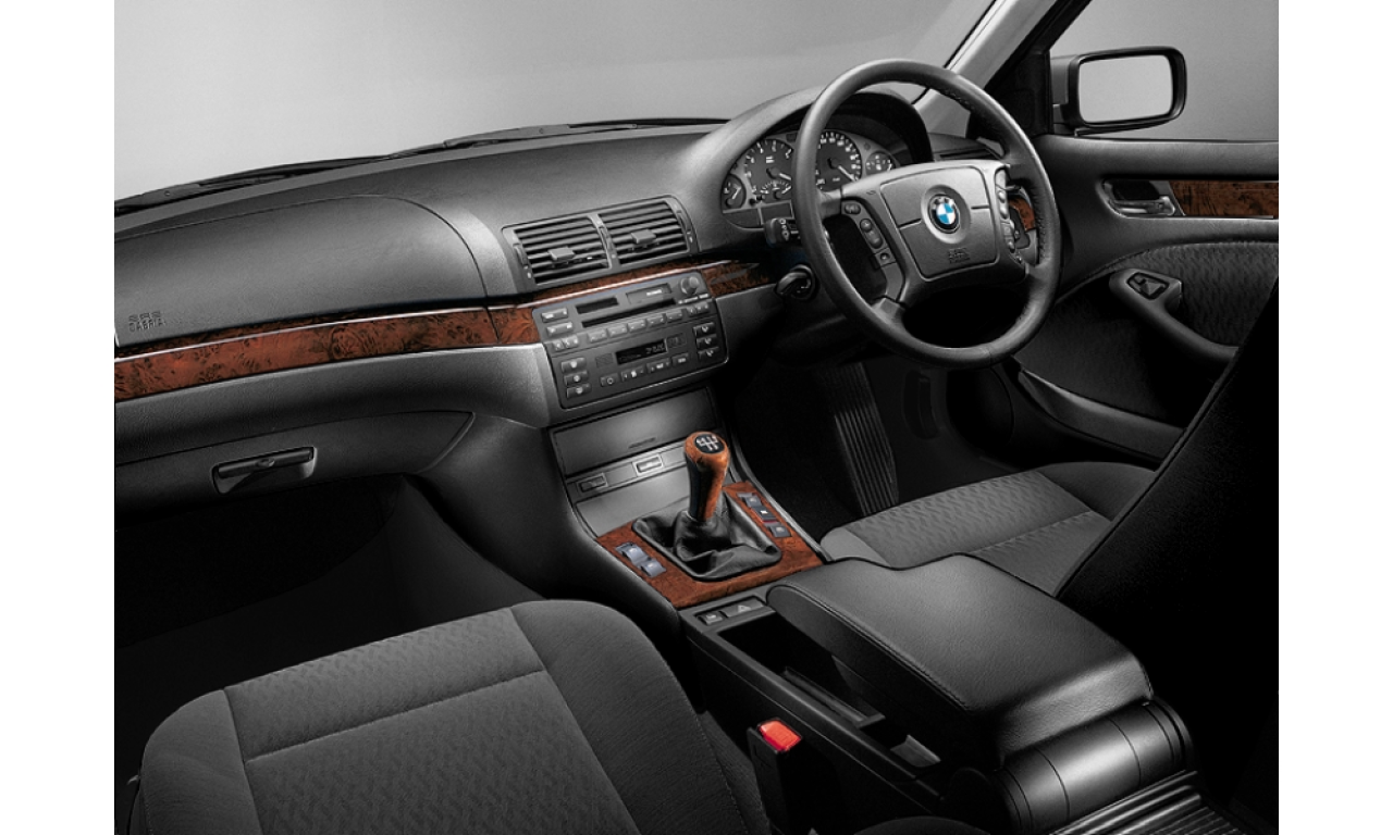 Interior of BMW 323I (E46 (4)), VIN WBAAM32060FP04883
