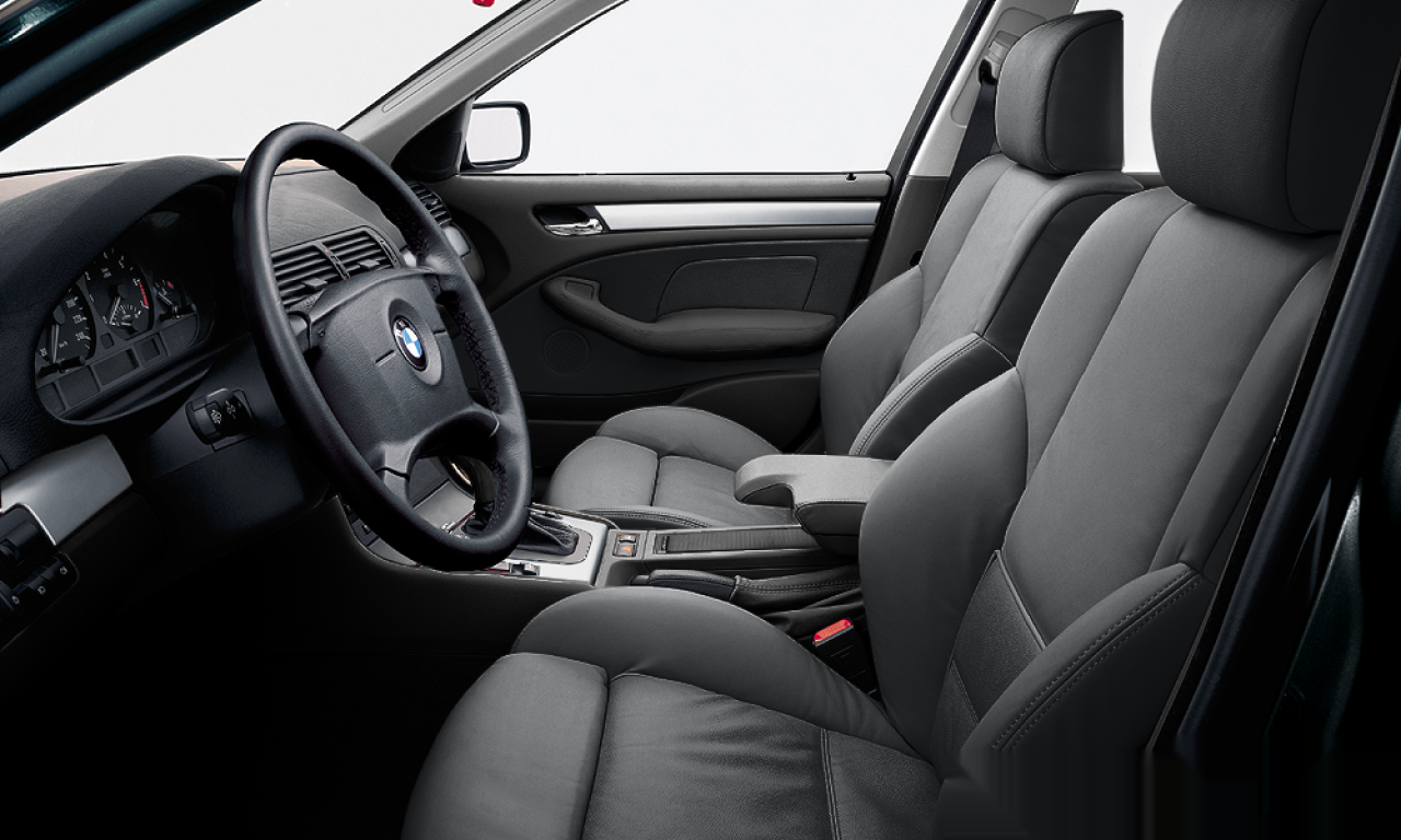 Interior of BMW 320d (E46 (4FL)), VIN WBAAS71010KV77241