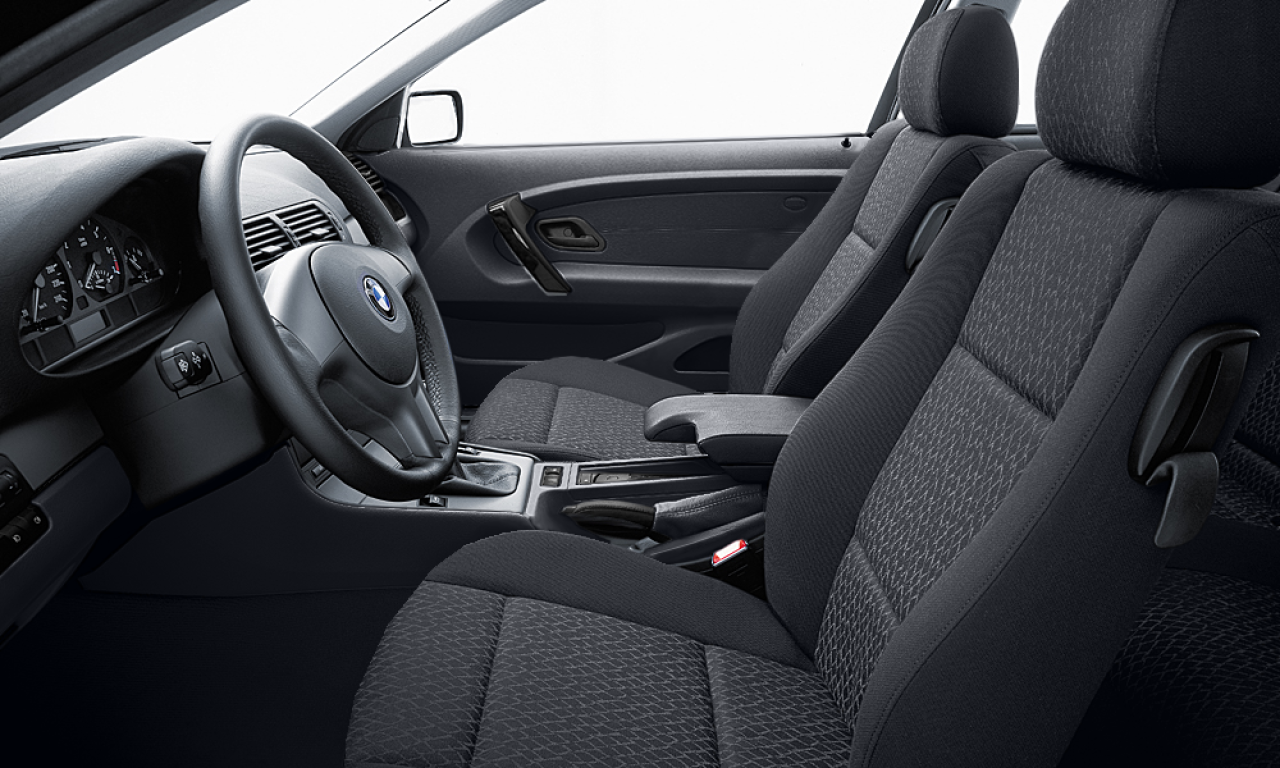 Interior of BMW 316ti (E46 (5)), VIN WBAAT51050FW02376