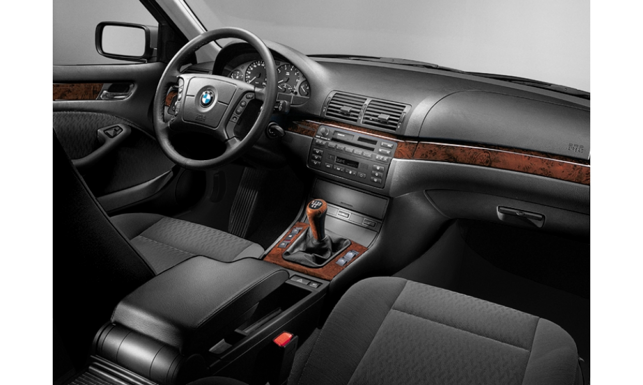 Interior of BMW 325I (E46 (4)), VIN WBAAV31000JS50237