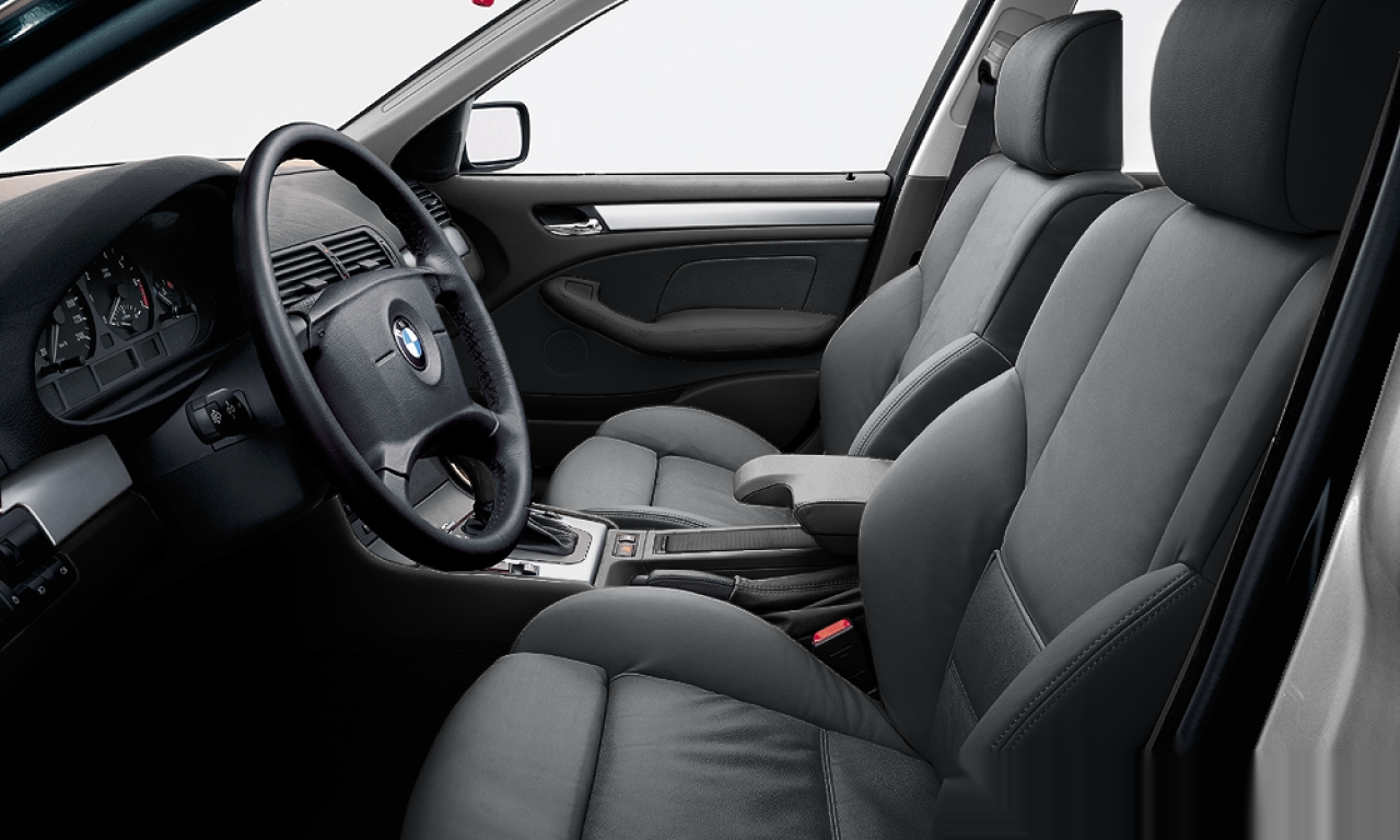 Interior of 2000 BMW 330I (E46 (4)), VIN WBAAV510X1JT46650