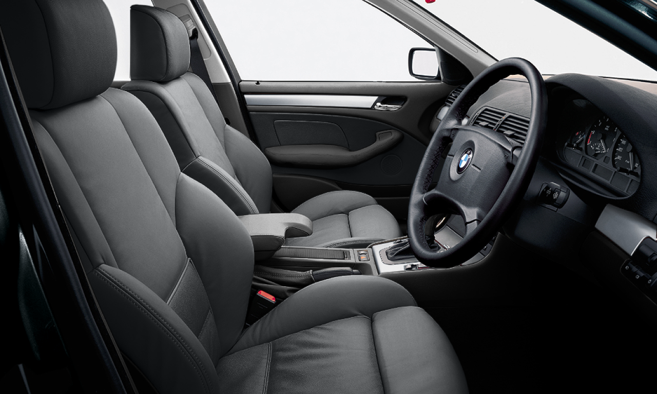 Interior of 2001 BMW 318i (E46 (4FL)), VIN WBAAZ72060NG01013