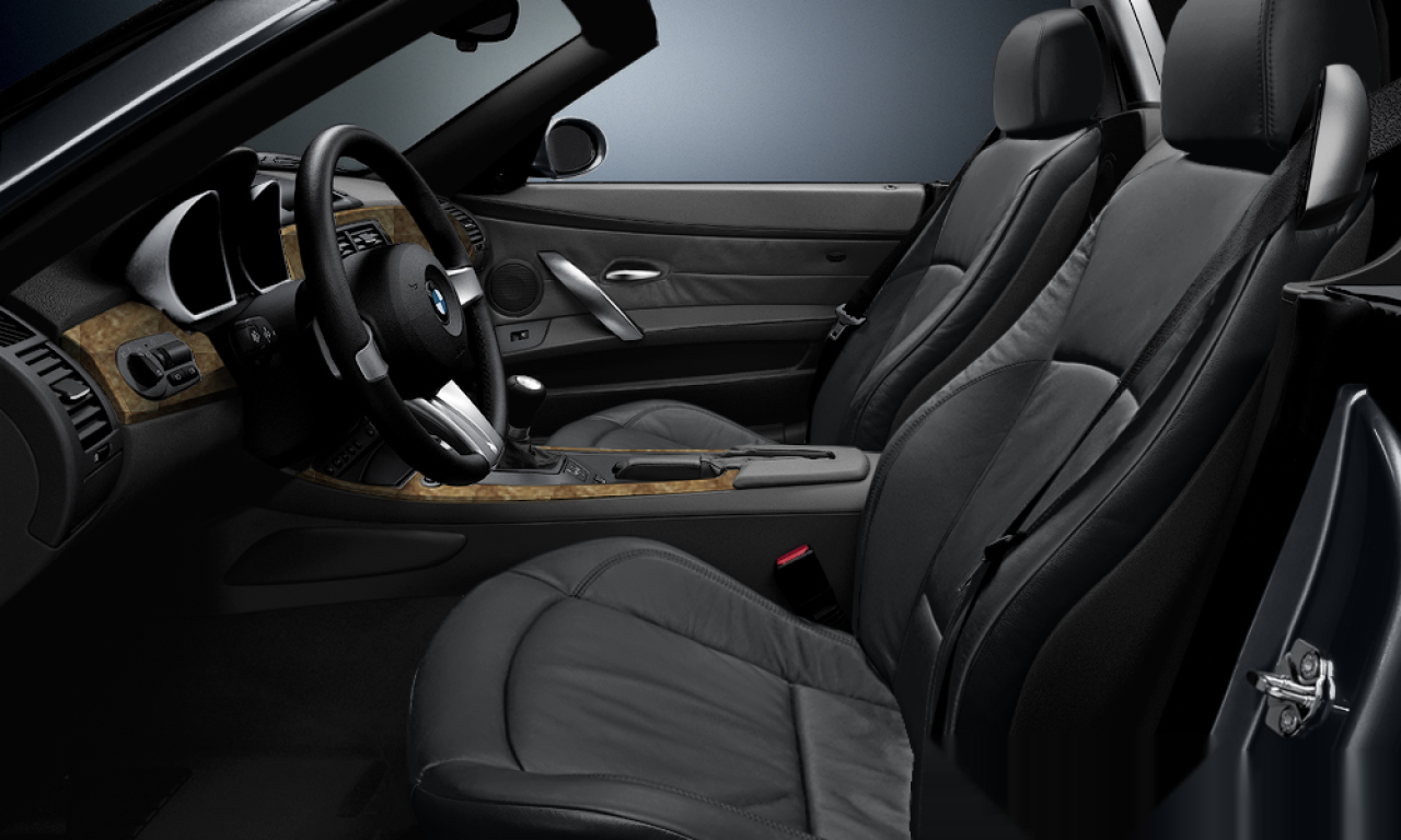 Interior of 2005 BMW Z4 2.5i (Roadster (2 Doors)), VIN WBABT31040LS02805