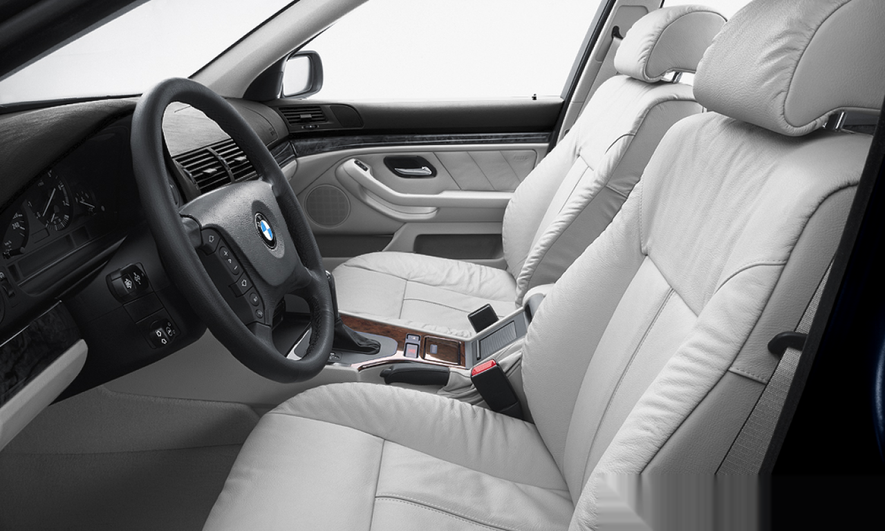 Interior of BMW 520I (E39), VIN WBADM21060GL13834