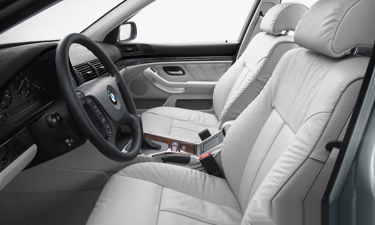 Interior of BMW 525I (E39), VIN WBADT410X0G002602