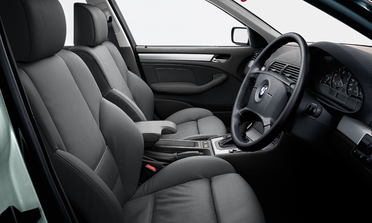 Interior of 2002 BMW 320i (E46 (3FL)), VIN WBAEN120X0PB45600