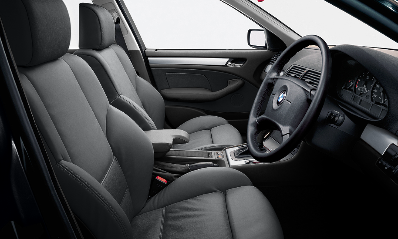 Interior of 2000 BMW 318i (E46 (4FL)), VIN WBAET76070NJ72717