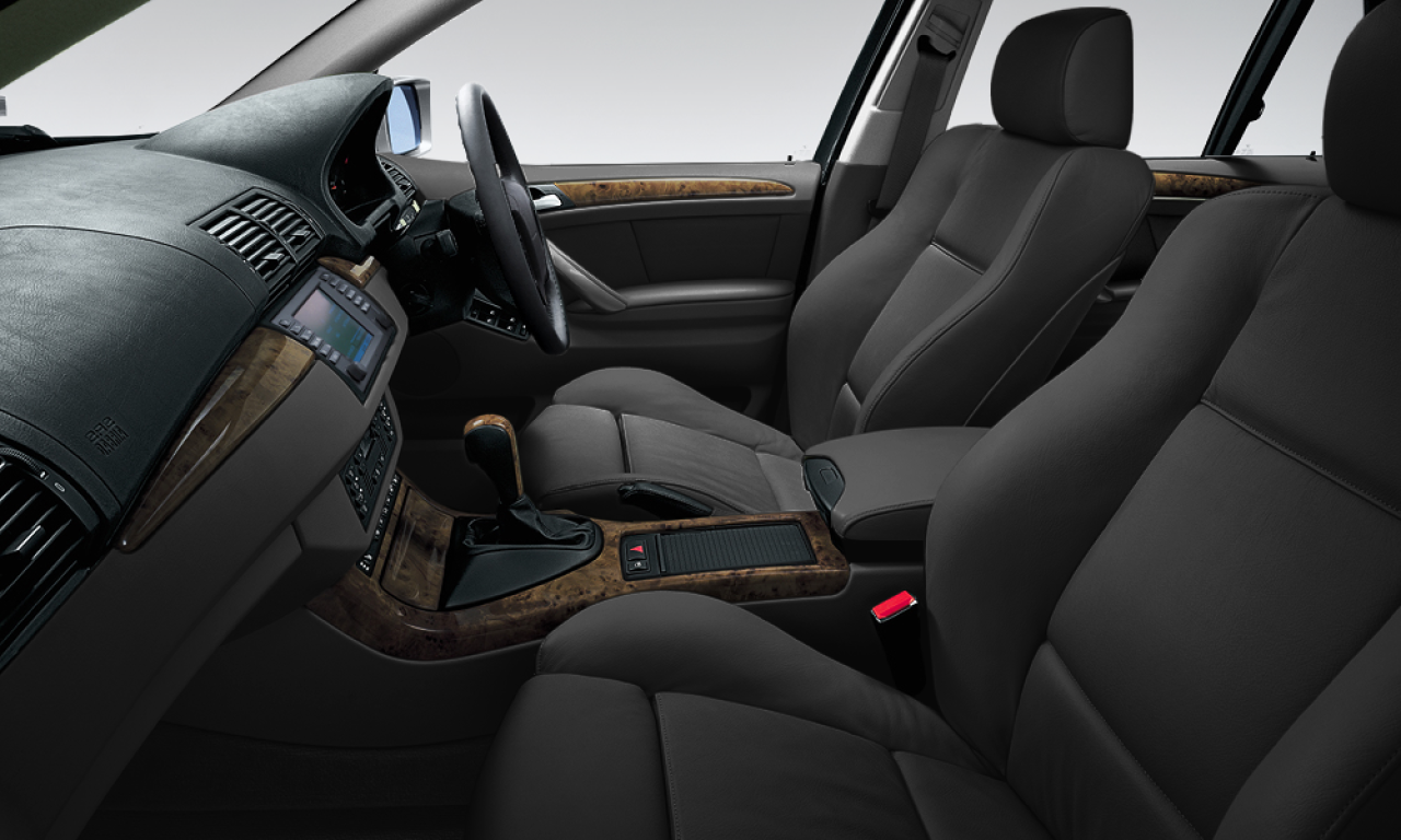 Interior of BMW X5 3.0i (E53), VIN WBAFA12040LW07346