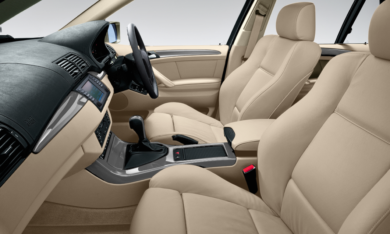 Interior of 2000 BMW X5 3.0i (E53), VIN WBAFA12090LW07200