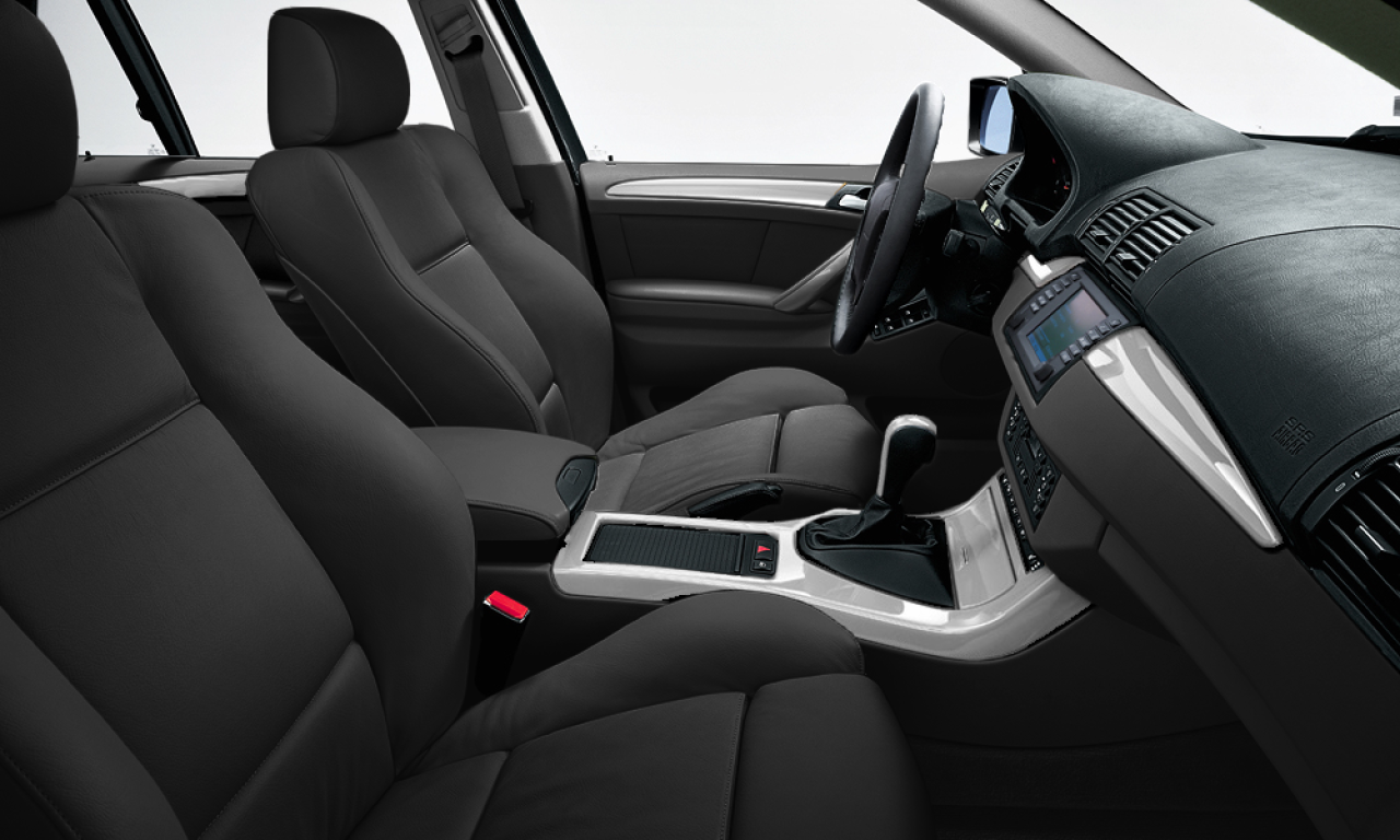 Interior of BMW X5 4.4i (E53), VIN WBAFB31090LP13768