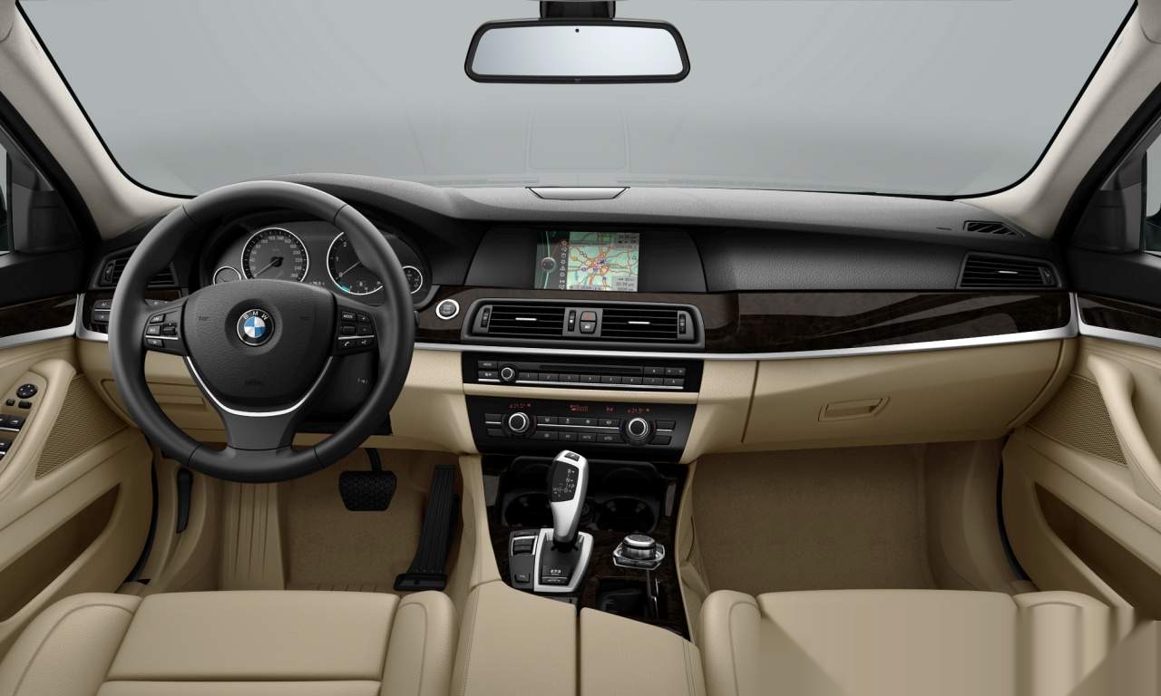 Interior of BMW 520d (Sedan (4 Doors)), VIN WBAFW11050DY59202