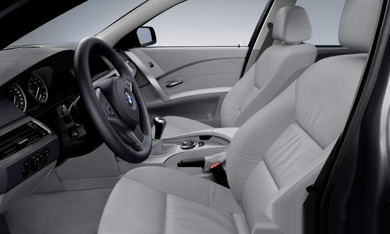 Interior of BMW 520I (E60), VIN WBANA31070CN58779