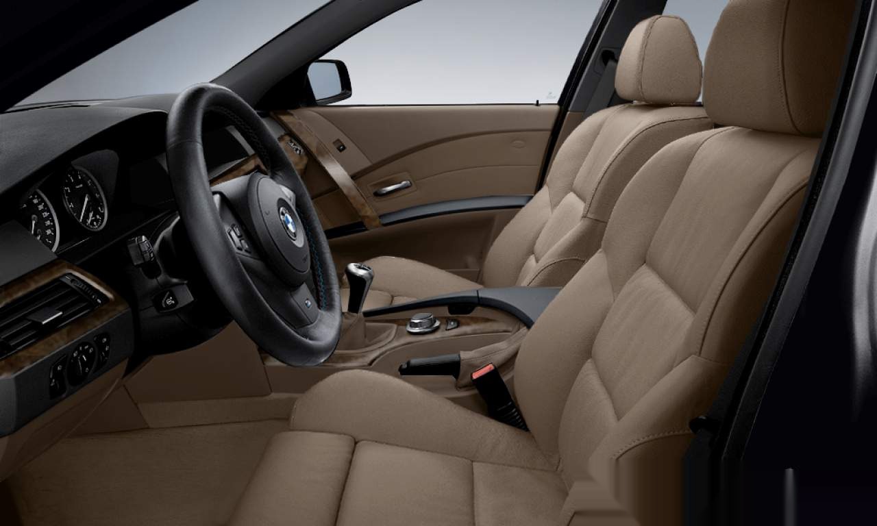 Interior of BMW 525d (Sedan (4 Doors)), VIN WBANC510X0CR26894