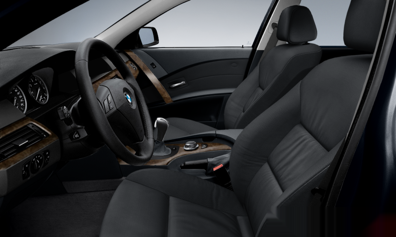 Interior of BMW 523i (E60), VIN WBANE31066B952728