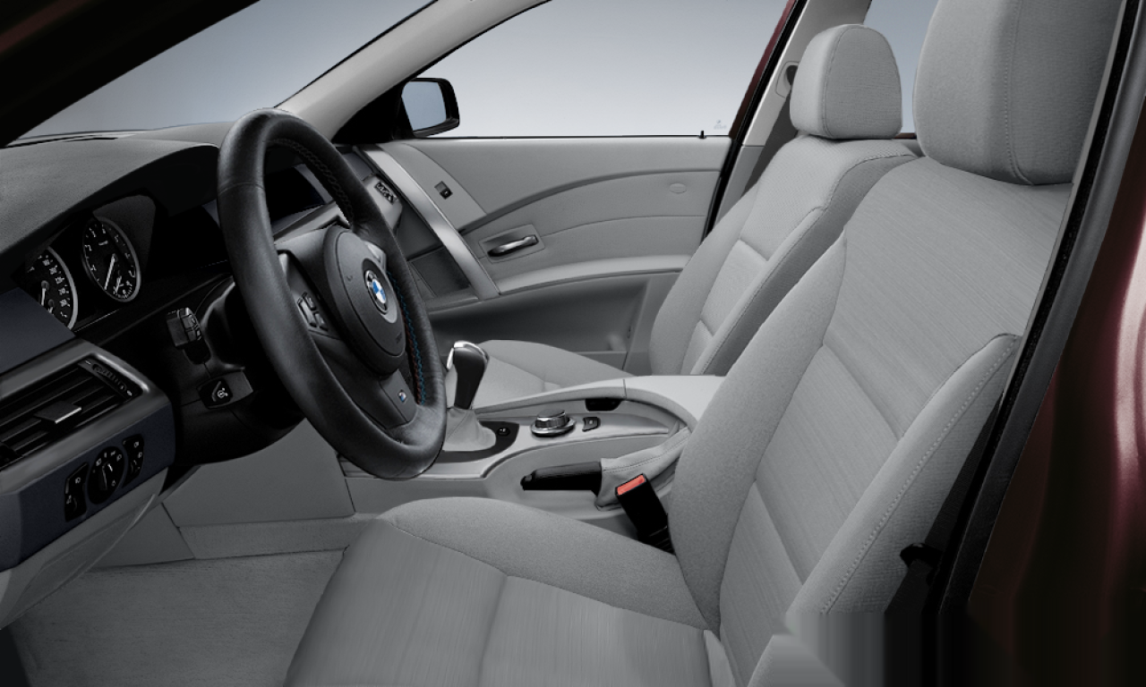 Interior of BMW 525i (E60), VIN WBANE51050B979874