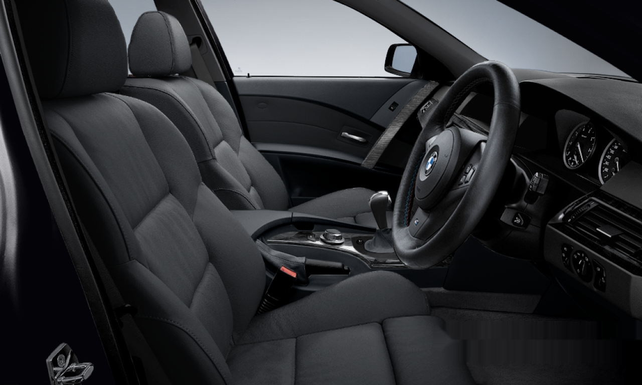 Interior of BMW 530i (E60), VIN WBANE72010CM18589