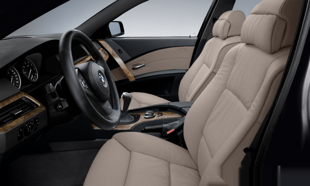 Interior of BMW 520d (E61), VIN WBANJ31000CP85036