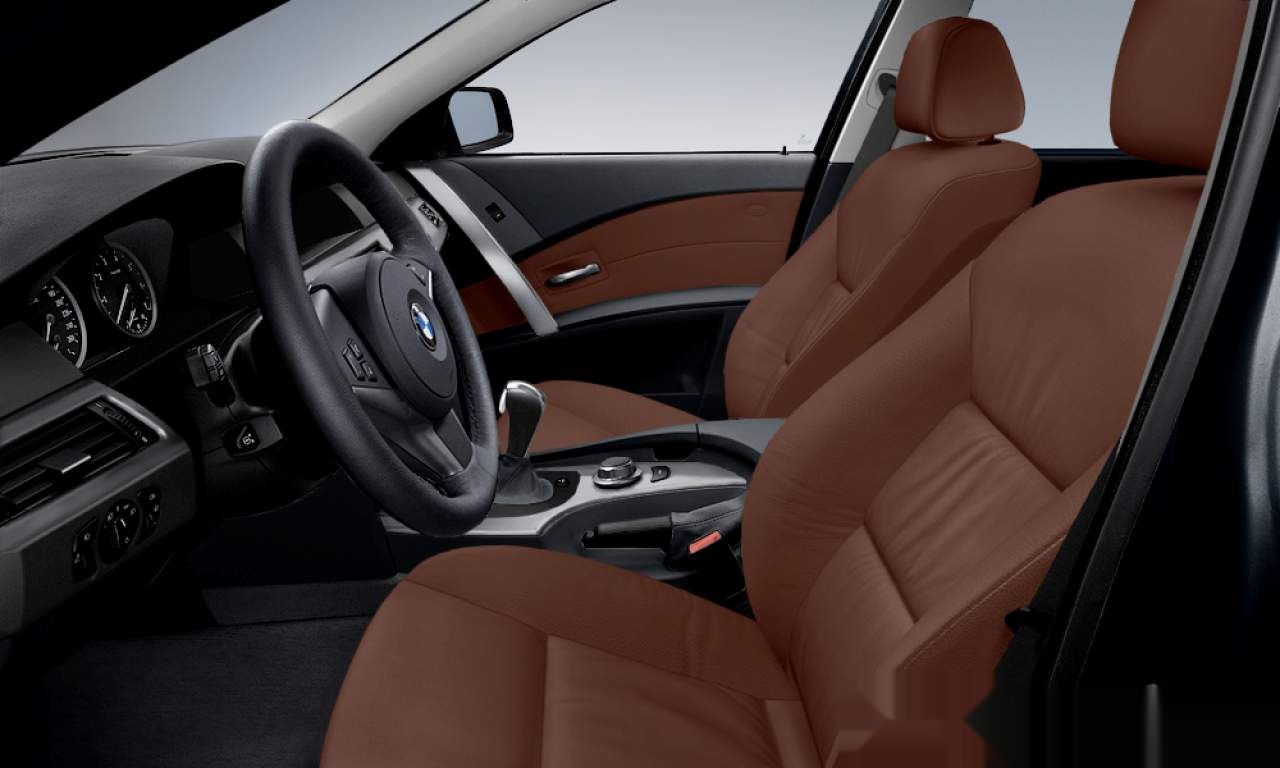 Interior of BMW 530d (Touring (5 Doors)), VIN WBANJ71010B514595
