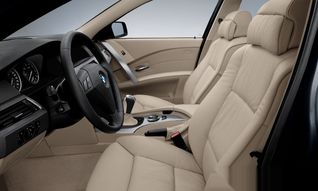 Interior of BMW 530d (E61), VIN WBANJ71060B514298