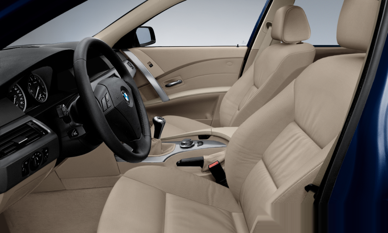 Interior of BMW 525i (E61), VIN WBANL51080CM95262