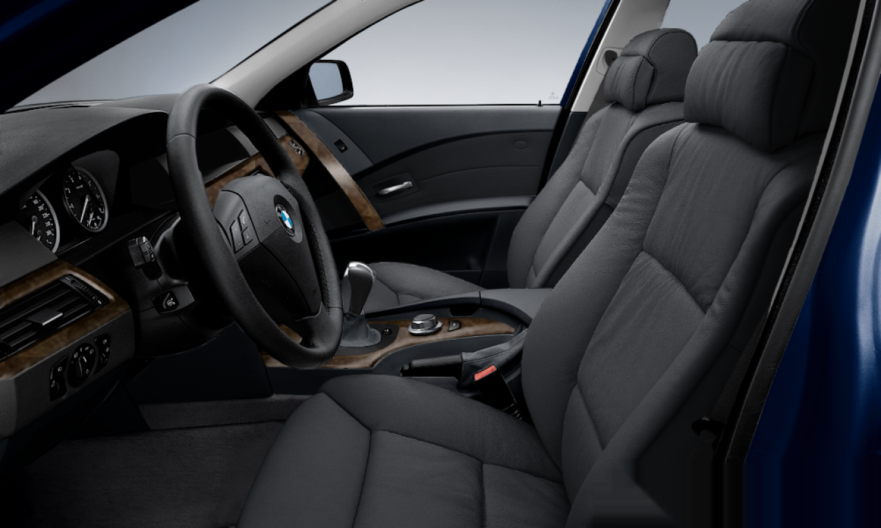 Interior of BMW 530i (E61), VIN WBANL71070CL85671