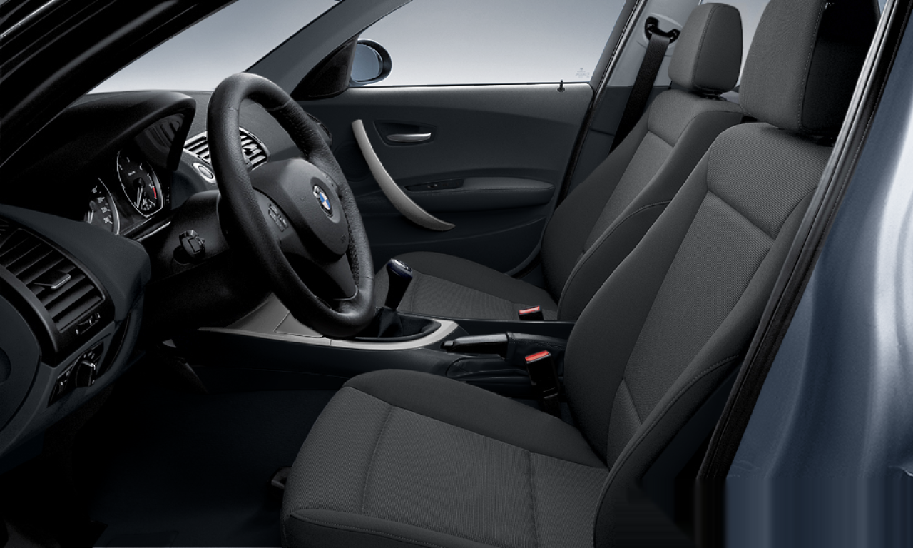 Interior of BMW 116i (E87), VIN WBAUF11020PT83674