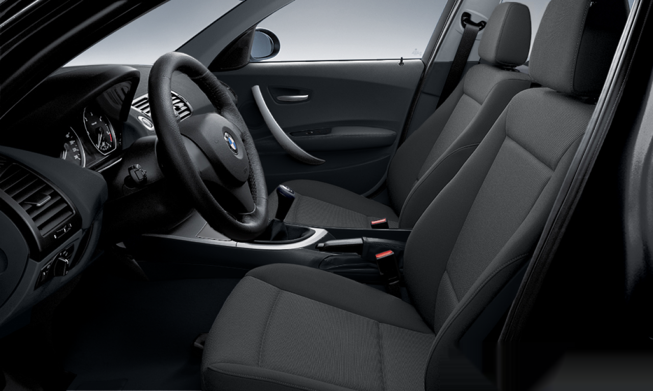 Interior of 2005 BMW 116i (E87), VIN WBAUF11030PT74790