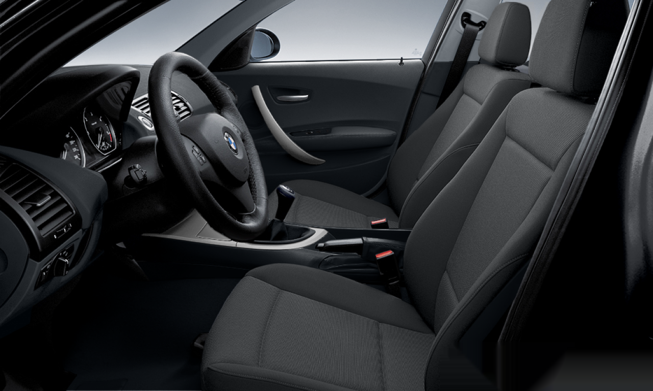 Interior of BMW 116i (E87), VIN WBAUF11070PT67759