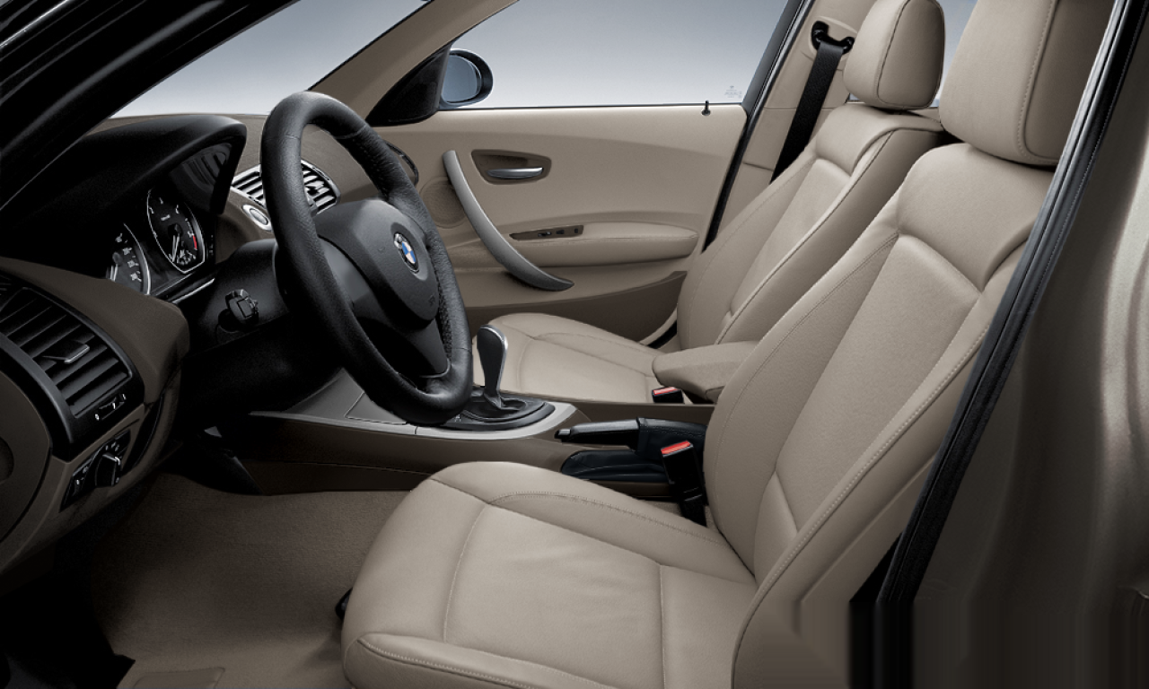 Interior of 2005 BMW 118i (E87), VIN WBAUF31030PR42970