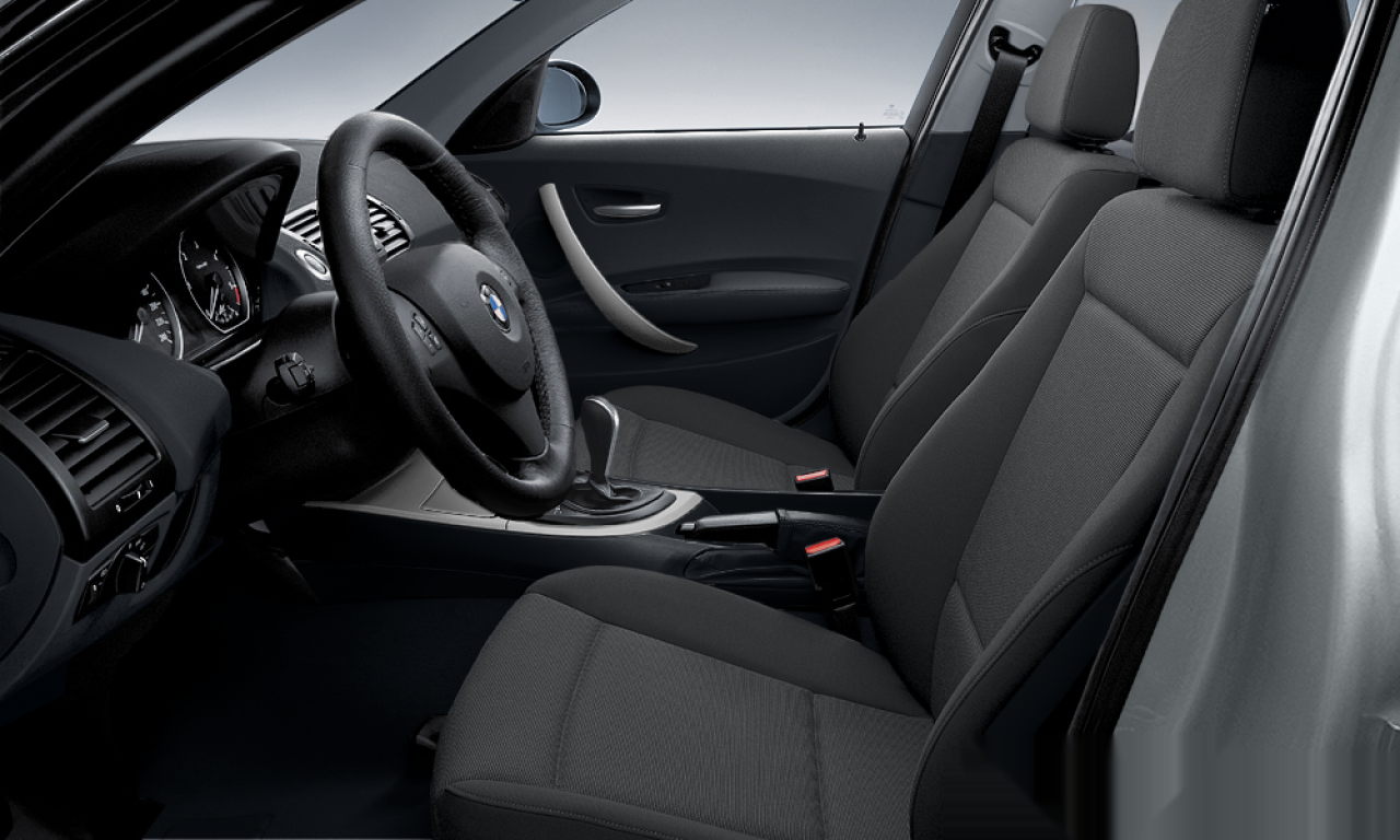 Interior of 2005 BMW 118i (E87), VIN WBAUF31040PR40659