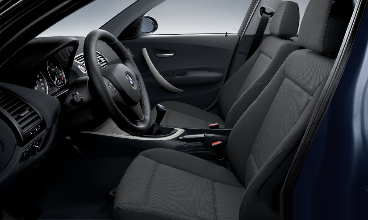 Interior of BMW 118i (E87), VIN WBAUF31050P063342