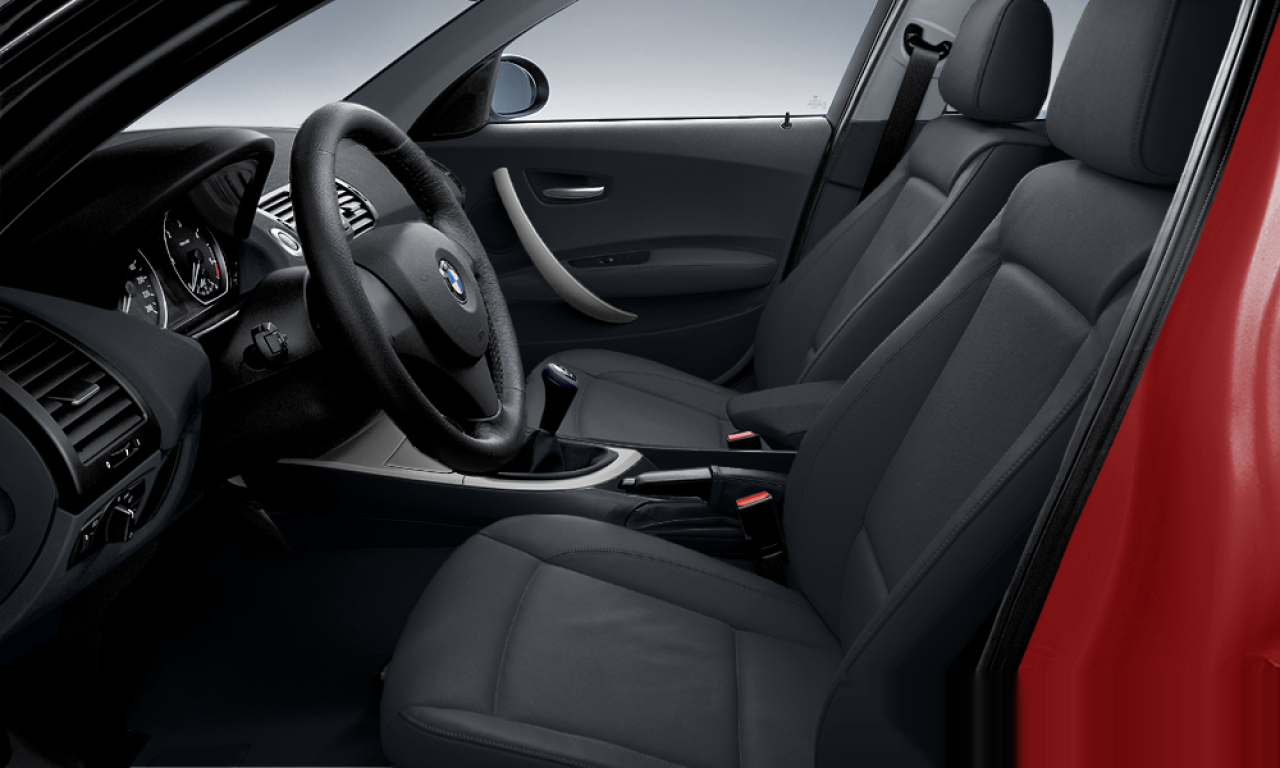 Interior of 2005 BMW 118i (E87), VIN WBAUF310X0PY23796