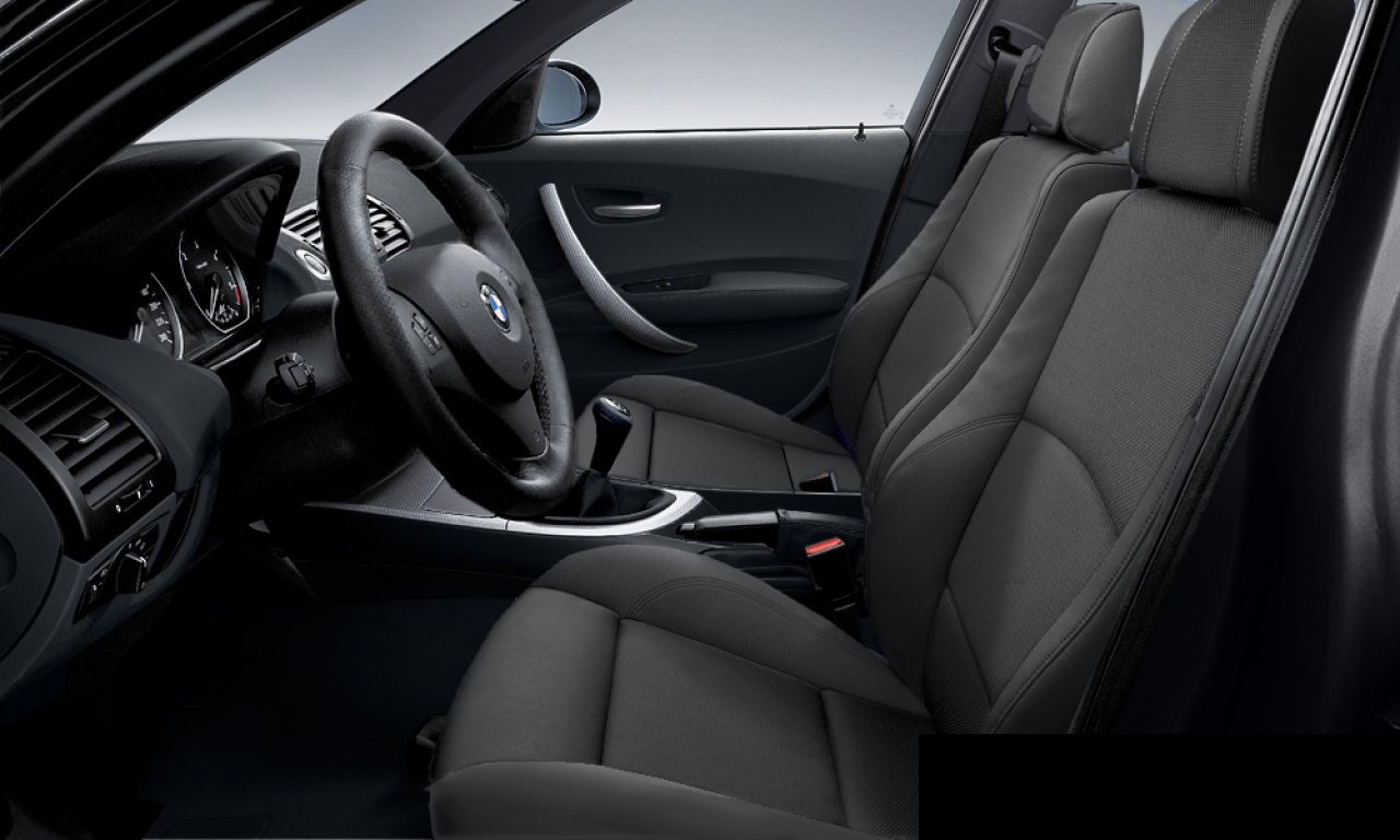 Interior of BMW 130i (E87), VIN WBAUF91010PS78333