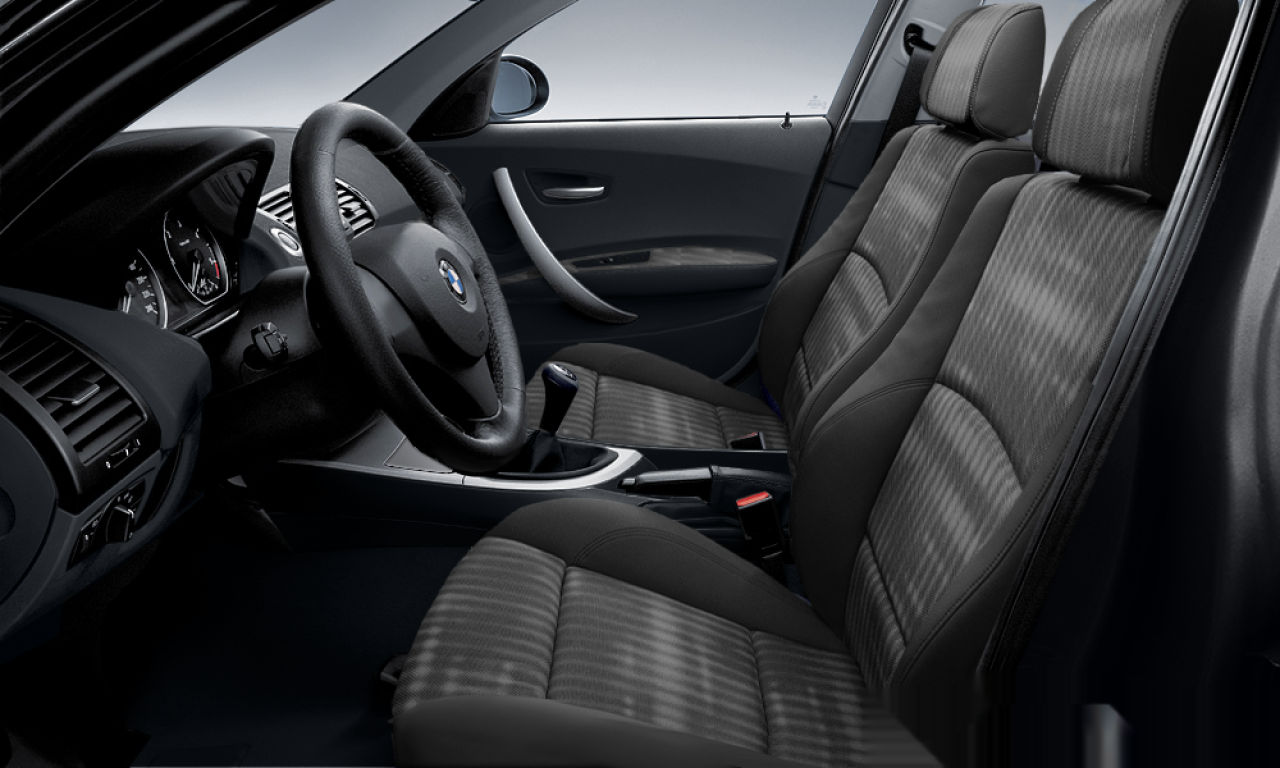 Interior of BMW 118d (E87), VIN WBAUG31010PU36888