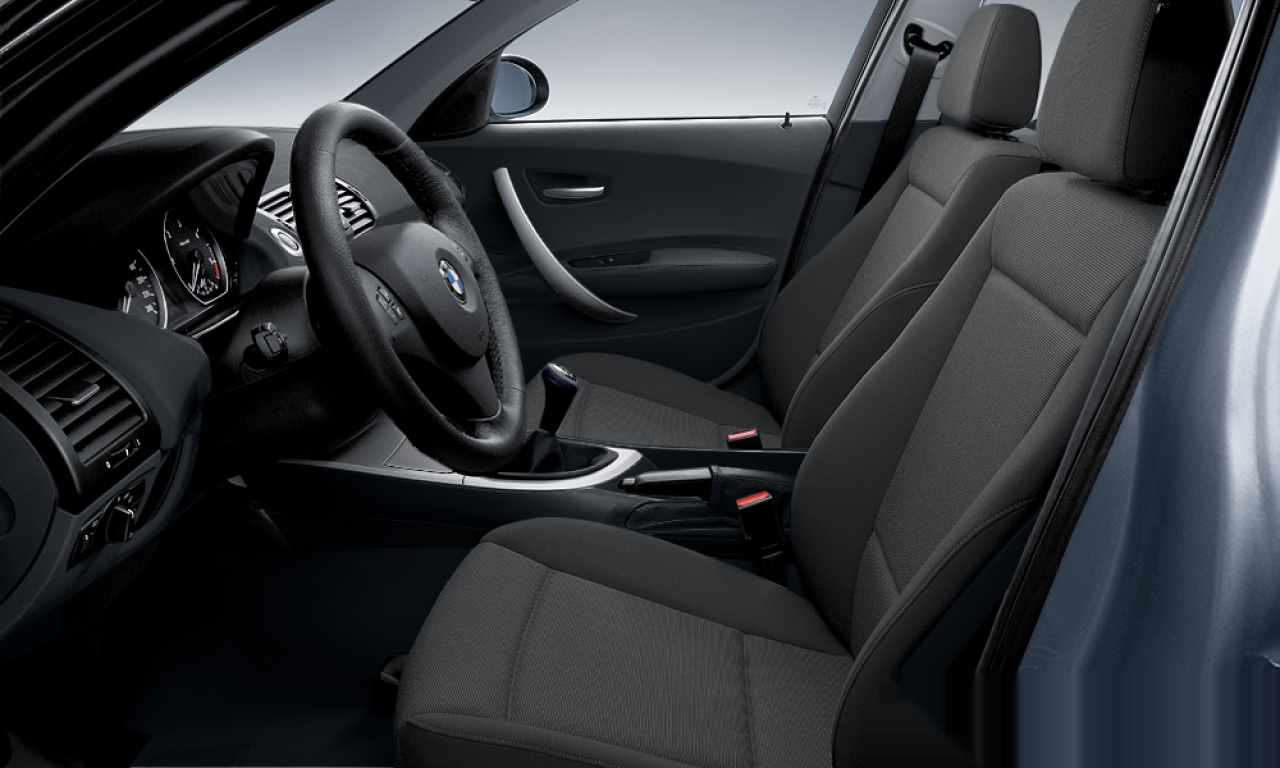 Interior of BMW 118d (E87), VIN WBAUG31020P056636