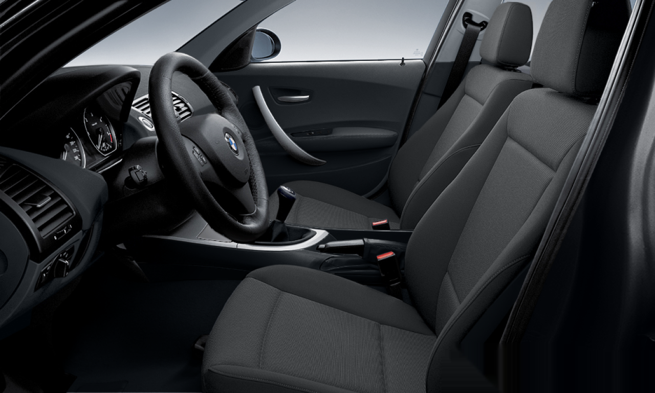 Interior of BMW 118d (E87), VIN WBAUG31030P095641