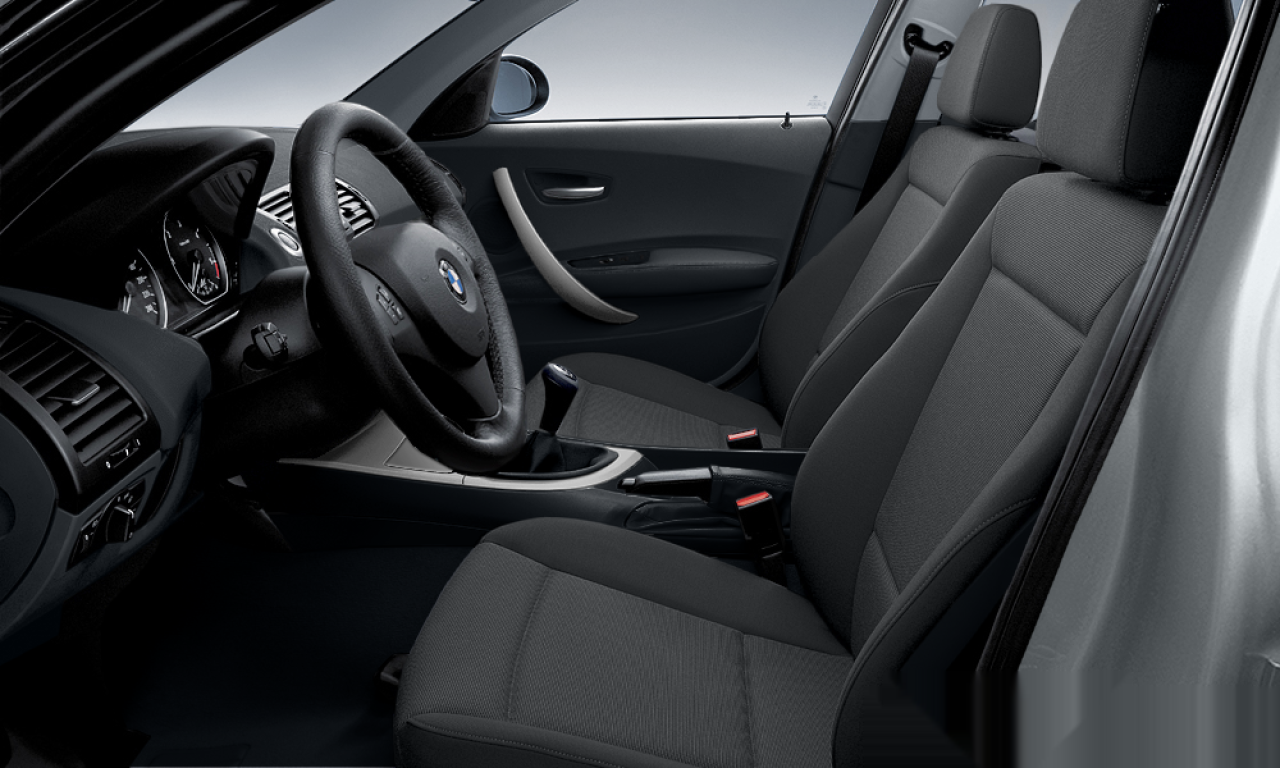 Interior of BMW 118d (E87), VIN WBAUG31040PU55192