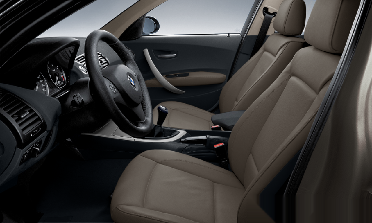 Interior of BMW 120d (E87), VIN WBAUG51060PV03576